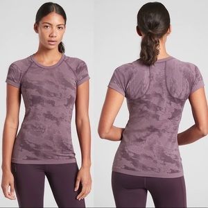Athleta Camo Momentum Short Sleeve Seamless Workout Tee Running Training